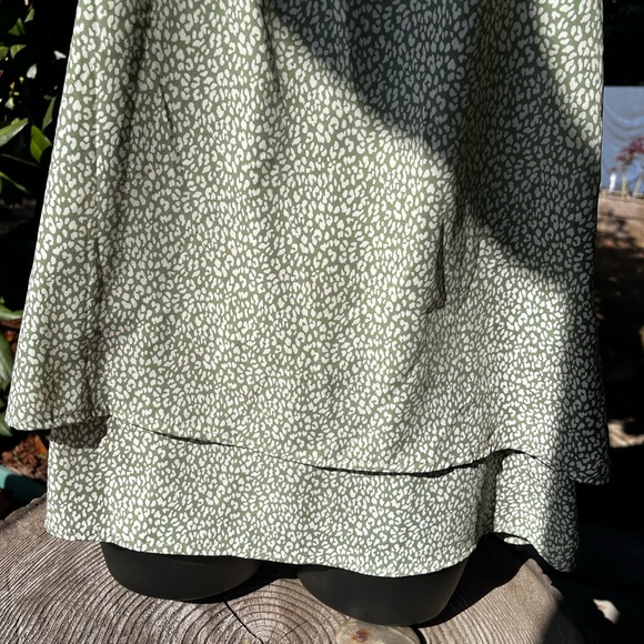 Adorable sleeveless summer blouse - Picture 2 of 4